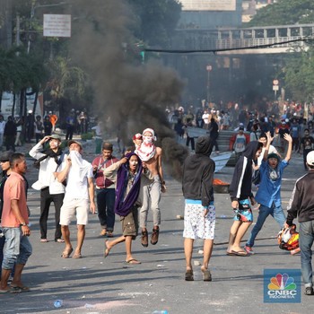 Penampakan Tanah Abang yang 'Dirusuhi' dan 'Dikuasai' Massa