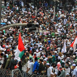 Demo 22 Mei Bikin Transaksi Sepi, IHSG Ditutup Melemah
