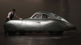 Ini adalah satu-satunya Porsche Type 64 yang merupakan leluhur dari Porsche 365 yang ikonik. (AP Photo/Alastair Grant)
