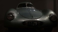 FOTO: Lelang Porsche Pertama di Dunia Ditaksir Capai Rp290 M
