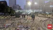 Jadi Pusat Bentrokan, Jalan Thamrin Nampak Berantakan