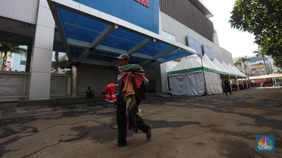 Pertokoan di kisaran Thamrin, termasuk Sarinah, tampak rusak berat. Belum tahu kapan akan dibukanya kembali, masih menunggu pemberitahuan resmi. 