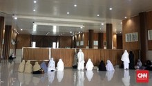 Isak dan Zikir Santri Sambut Jenazah Ustaz Arifin Ilham