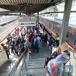 Demo Rusuh Ganggu Layanan KRL, KAI Rugi Berapa Ya?