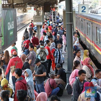Mulai Kondusif, Stasiun Tanah Abang Kembali Padat Penumpang