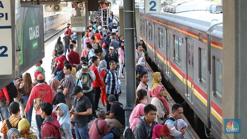 Kini Stasiun Tanah Abang dan Stasiun Palmerah kembali normal setelah sempat ditutup akibat aksi kerusuhan 22 Mei di sekitar gedung Bawaslu dan Tanah Abang.