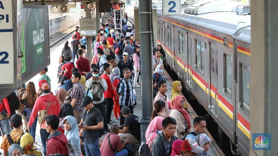 KCI membatalkan 240 perjalanan commuter line akibat pemadaman listrik yang berlangsung sampai sore tadi