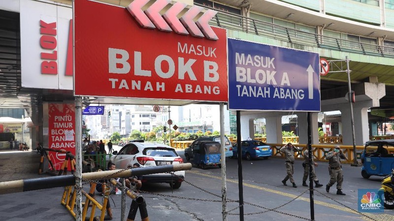 Pedagang di Pasar Tanah Abang tak lagi berjualan sejak kemarin karena kondisi yang tidak kondusif.