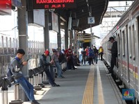 Ditinggal Mudik, Penumpang KRL Turun 6%