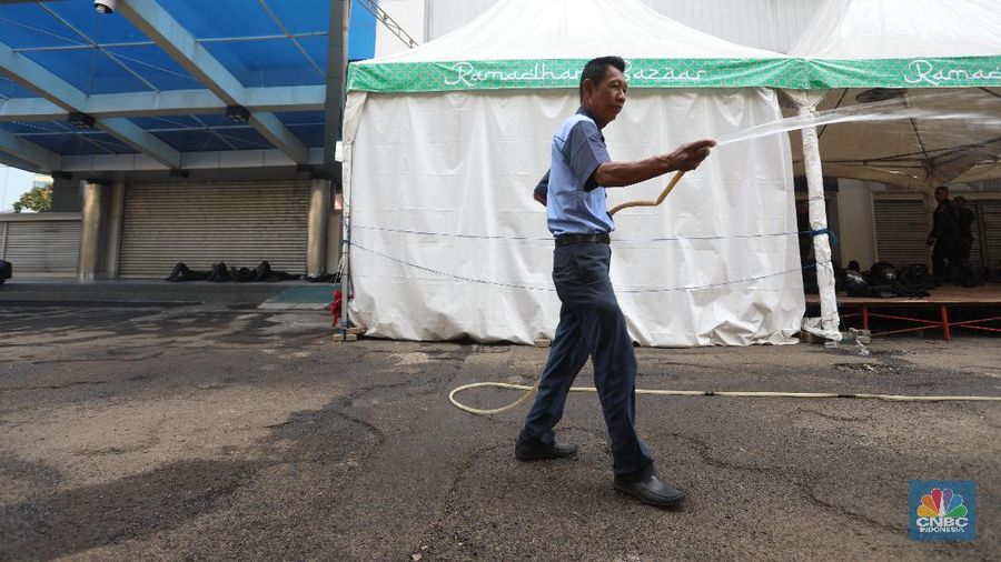 Pertokoan di kisaran Thamrin, termasuk Sarinah, tampak rusak berat. Belum tahu kapan akan dibukanya kembali, masih menunggu pemberitahuan resmi. 