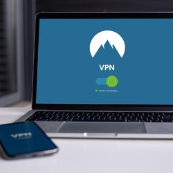 WhatsApp Dibatasi, Orang RI Ramai-ramai Download VPN Gratisan