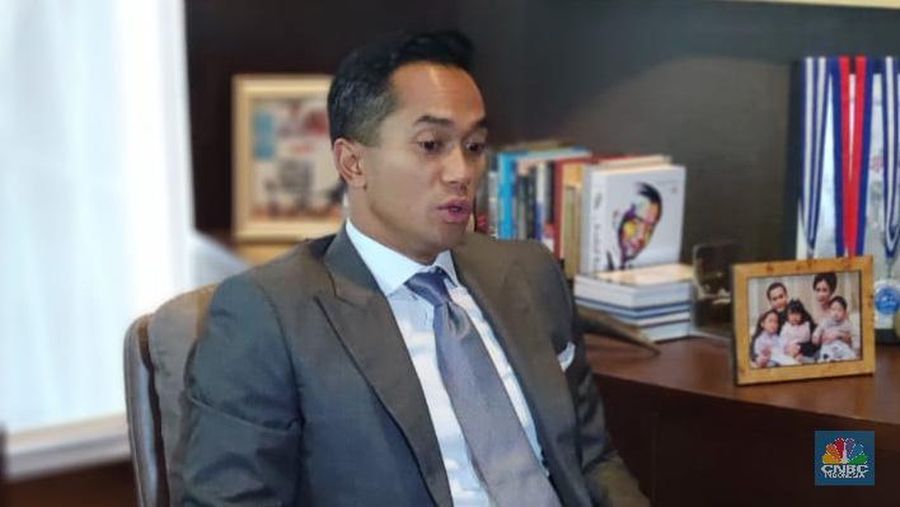 Anindya adalah anak sulung Aburizal Bakrie dan cucu tertua Achmad Bakrie yang merupakan pendiri Bakrie Group pada tahun 1942 yang kini dikenal Bakrie & Brothers