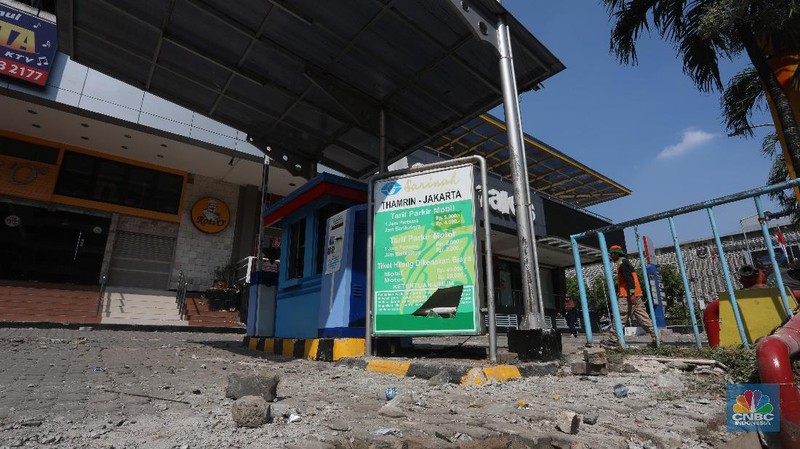 Beberapa kerusakan terjadi di pertokoan Sarinah usai aksi demo 22 Mei yang menolak hasil Pilpres 2019.