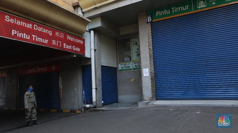 Pedagang di Pasar Tanah Abang tak lagi berjualan sejak kemarin karena kondisi yang tidak kondusif.