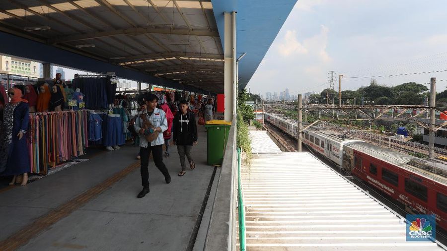 Pedagang di Pasar Tanah Abang tak lagi berjualan sejak kemarin karena kondisi yang tidak kondusif.