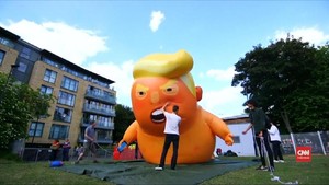 VIDEO: Warga Inggris Sambut Trump dengan Balon Bayi Berpopok