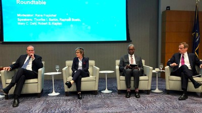 (Dari kiri ke kanan) Presiden The Fed Richmond Thomas Barkin, Presiden The Fed San Francisco Mary Daly, Presiden The Fed Atlanta Raphael Bostic, dan Presiden The Fed Dallas Robert Kaplan berbicara dalam diskusi, Kamis (23/5/2019). (Foto: REUTERS/Ann Saphir) (Dari kiri ke kanan) Presiden The Fed Richmond Thomas Barkin, Presiden The Fed San Francisco Mary Daly, Presiden The Fed Atlanta Raphael Bostic, dan Presiden The Fed Dallas Robert Kaplan berbicara dalam diskusi, Kamis (23/5/2019). (Foto: REUTERS/Ann Saphir)
