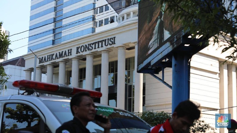 Jalan di kawasan gedung Mahkamah Konstitusi, Jakarta, Jumat (24/05/2019), ditutup jelang gugatan pasangan Prabowo-Sandi.