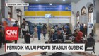 VIDEO: Pemudik Mulai Padati Stasiun Gubeng