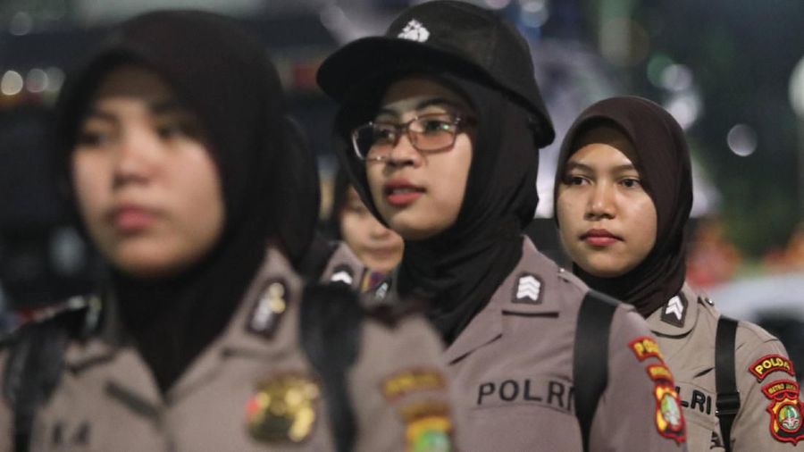 Polwan dan srikandi TNI ikut menjaga keamanan Mahkamah Konstitusi, jelang deadline pendaftaran sengketa Pilpres dan Pileg 2019.