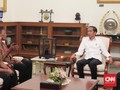 Jokowi Beri Bantuan Pedagang Korban Penjarahan 22 Mei