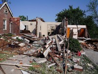 Disapu Tornado, Kota di AS Ini Porak-poranda