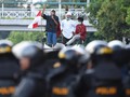 Gaung Lagu Ganti Presiden di Aksi Kawal Sidang Perdana MK
