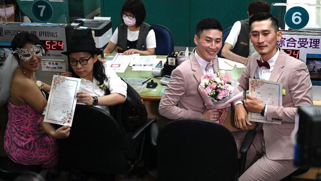 Taiwan Gelar Pernikahan Sesama Jenis Pertama di Asia
