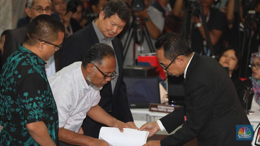 Tim Hukum Prabowo-Sandi meyakini ada kecurangan dalam Pilpres 2019 berupa penggelembungan suara sah lebih dari 22 juta.