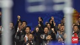 Para pemain Indonesia memberi dukungan untuk Praven/Melati yang sangat diharapkan bisa memberi Merah Putih kemenangan untuk lolos ke semifinal Piala Sudirman 2019. (CNN Indonesia/Putra Permata Tegar Idaman)