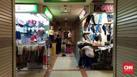Sempat Buka, Pedagang Tanah Abang Tutup Toko Lebih Awal