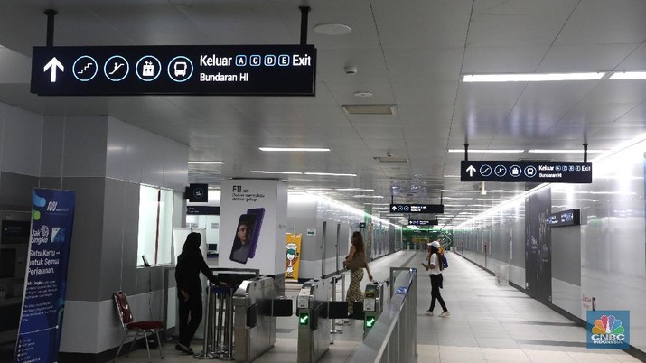 Sempat Tutup, MRT Jakarta Mulai Beroperasi Penuh 13 Stasiun (CNBC Indonesia/Muhammad Sabki)