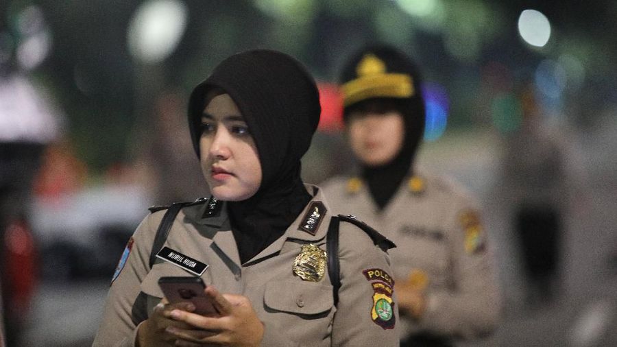 Polwan dan srikandi TNI ikut menjaga keamanan Mahkamah Konstitusi, jelang deadline pendaftaran sengketa Pilpres dan Pileg 2019.