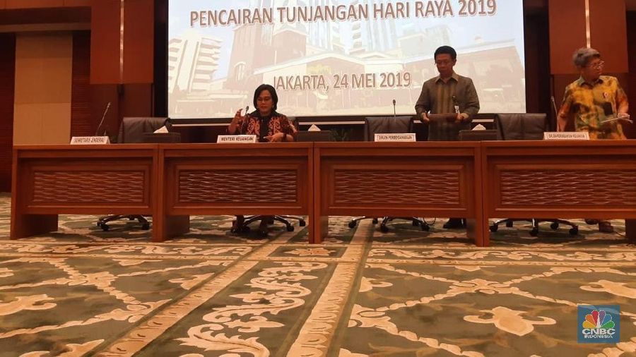 Menteri Keuangan Sri Mulyani Indrawati memberikan keterangan pers terkait pencairan THR di kantornya, Jumat (24/5/2019).