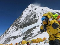 Berkat Sepatu Bot, Misteri Everest Selama 1 Abad Terungkap