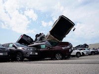 Astaga! Badai Tornado Hempaskan Puluhan Mobil Toyota