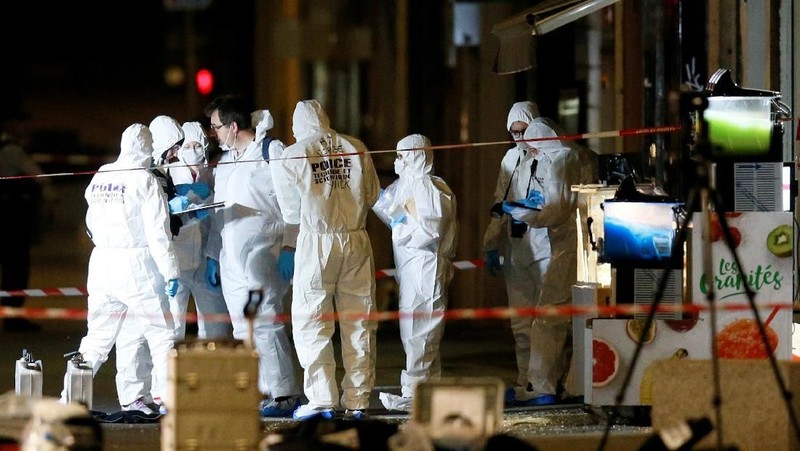 Terjadi sebuah ledakan di pusat kota Lyon yang melukai 13 orang.