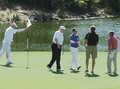 Trump-Shinzo Abe Memupuk 'Bromance' dengan Golf dan Sumo