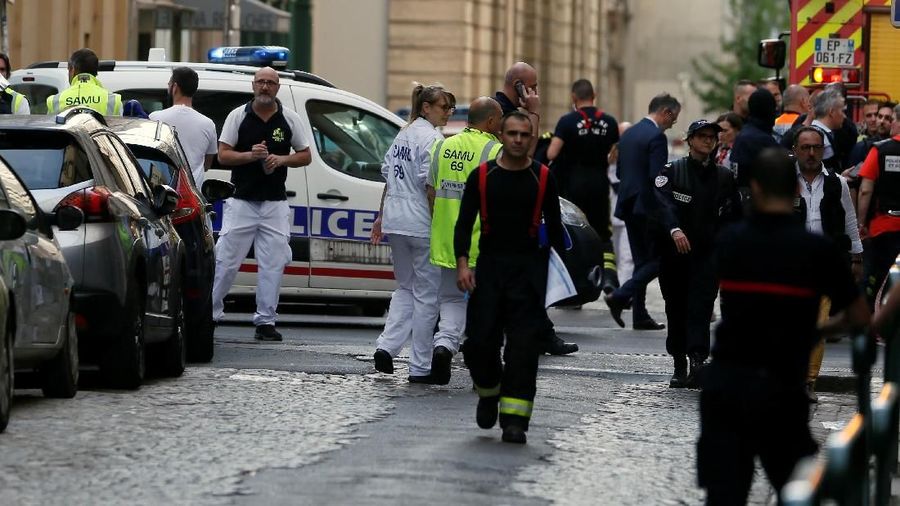 Terjadi sebuah ledakan di pusat kota Lyon yang melukai 13 orang.