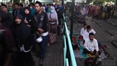 Dalam tradisi Islam, malam ganjil pertama di sepuluh terakhir Ramadan adalah momen terbaik di bulan Ramadan. (ANTARA FOTO/Zabur Karuru)