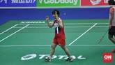 Akane Yamaguchi menang dua gim langsung 21-13 dan 21-13 sekaligus membuat Jepang menyamakan kedudukan 1-1. (CNN Indonesia/Putra Permata Tegar)