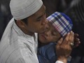 FOTO: Berharap Berkah Lailatul Qadar di Makam Sunan Ampel
