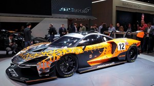 Ronaldo Pamer Mobil Baru Seharga Rp13,7 Miliar