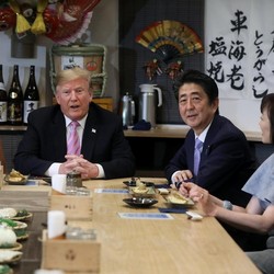Bertemu Abe, Trump Terus Tekan Jepang Turunkan Selisih Dagang