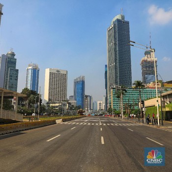 Masih Ditutup Polisi, Ruas Jalan Thamrin Kosong Melompong