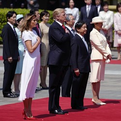 Bertemu Kaisar Jepang, Trump Bawa Hantu Perang Dagang