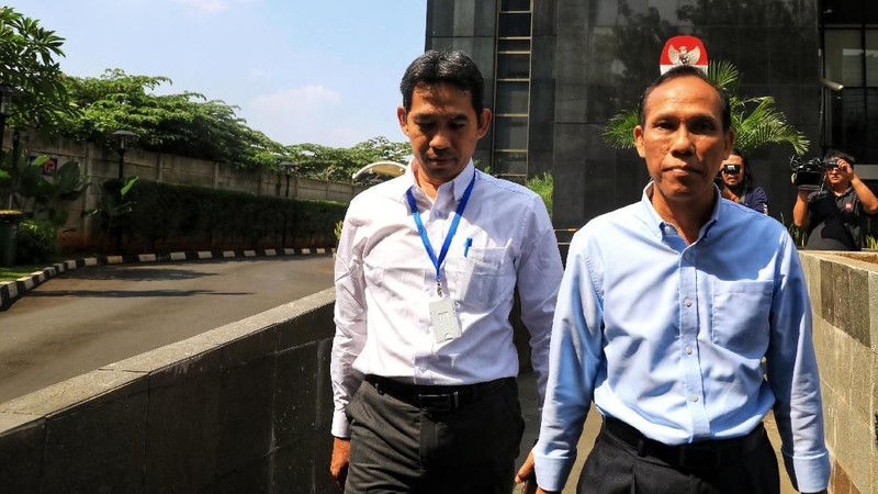 Keduanya diperiksa sebagai saksi untuk Sofyan Basir yang telah ditetapkan sebagai tersangka oleh KPK dalam kasus dugaan tipikor proyek PLTU Riau-1.