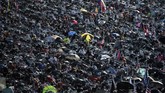 Ratusan ribu motor berjejer rapih di Pentagon sebelum Rolling Thunder dimulai yang menjadi bagian acara penghormatan veteran perang AS. (Photo by Eric BARADAT / AFP)