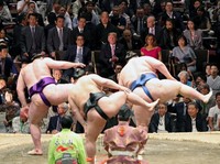 Kandang Sumo Jepang Diserang Corona, 19 Positif