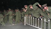 Bentrokan antara pengunjuk rasa dan polisi serta militer China akhirnya tidak terhindarkan pada 3 sampai 4 Juni 1989. (AFP PHOTO/CATHERINE HENRIETTE)